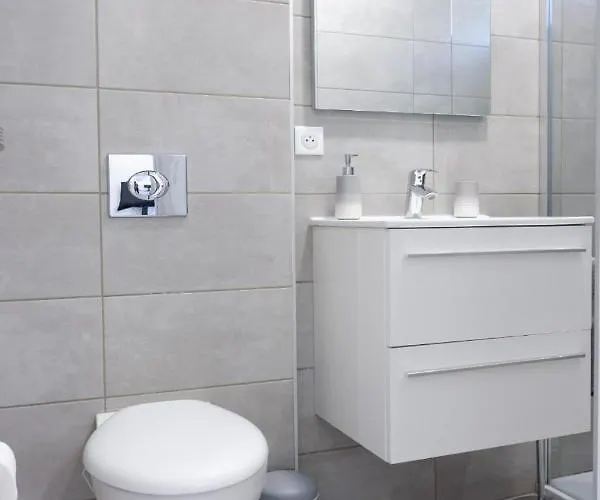 N7 Maison T2 Climatise Avec Jacuzzi Prive *